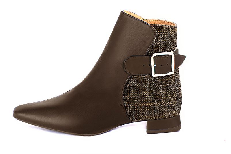 Dark brown women's ankle boots with buckles at the back. Square toe. Flat flare heels. Profile view - Florence KOOIJMAN